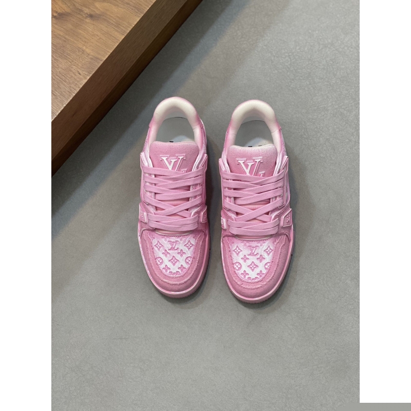 l**is V*t*n sneakers
